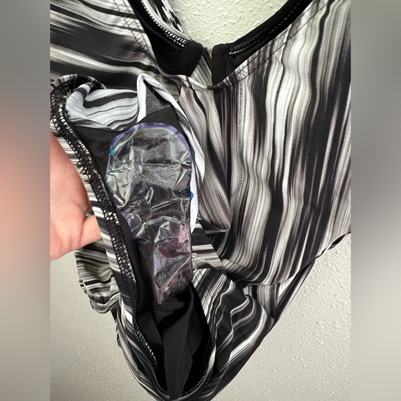 Miraclesuit Warp Speed Sanibel One-Piece
Swimsuit Size 10 New - Picture 9 of 12